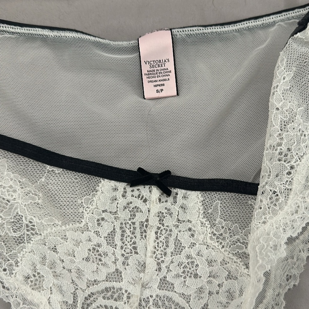 Vs Lace Bundle - image 6